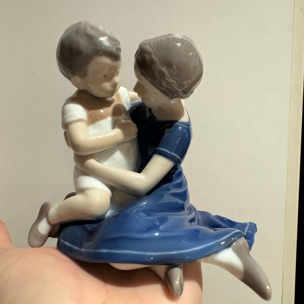 Royal Copenhagen Brother & Sister Denmark #1568 playing talking Figurine